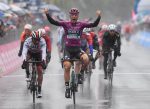 Ackermann se lleva la etapa 5 del Giro con un sprint bajo la lluvia