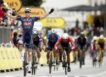 En un accidentado Tour de France el Alpecin-Fenix repite triunfo y Van der Poel sigue de amarillo