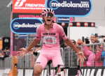 ¡Quiere ser campeón! Isaac Del Toro ganó la etapa 17 de Giro y defiende la “Maglia Rosa”