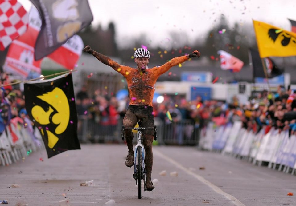 Van der Poel logra su tercer campeonato mundial de Ciclocross Ridechile.cl