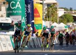 Sam Bennett gana la 3ª Etapa de la Vuelta al Algarve donde corre el chileno Carlos Oyarzún