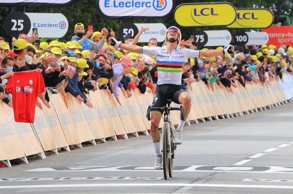 Julian Alaphilippe ganó una accidentada 1ª etapa del Tour ...