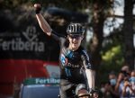 Valverde se retira de la Vuelta por caída, Storer gana y Roglic sigue de rojo