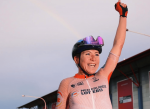 Anne Van Vleuten agiganta su leyenda y se corona campeona mundial de ruta