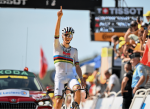 Tadej Pogačar da un nuevo golpe en el Tour quedándose con la Etapa 12